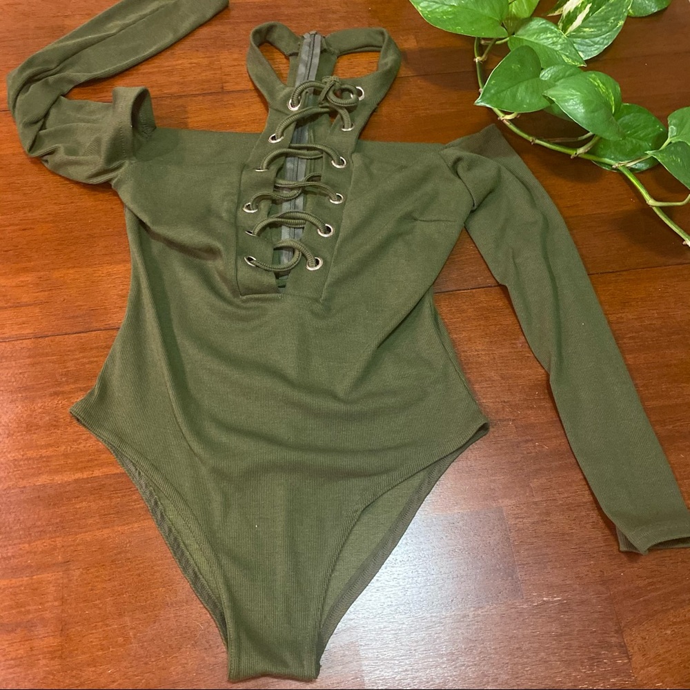 COPY - Green army lace up bodysuit w. neck chocker size L